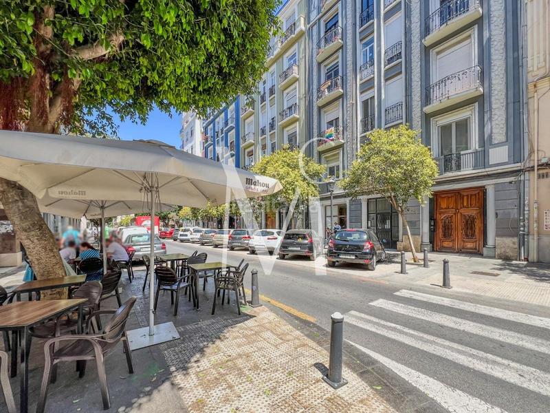 Foto 86a7d6f3-bab7-4d75-88dc-1c270a6eaaaf. Traspàs local comercial a Russafa Valencia