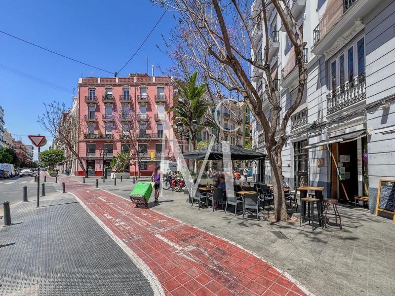 Foto 1bde4d89-2845-4d23-9fe7-40745a8863e4. Traspaso local comercial en Russafa Valencia