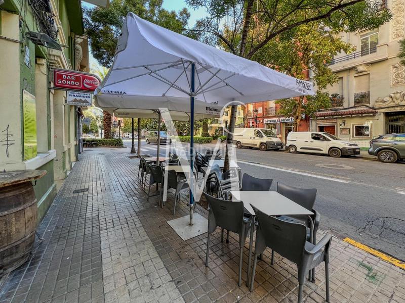 Foto a7ffd54c-c474-4996-a7bf-2e44e70fa4bb. Pas-de-porte local commercial dans Russafa Valencia