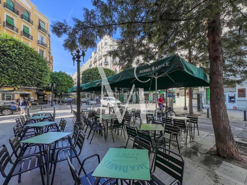 Foto f79ad791-e2b7-41df-9fe2-3a58b531de92. Pas-de-porte local commercial dans Russafa Valencia