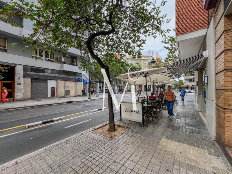 Foto afe419f5-8eec-4fe2-8152-df142908b2b9. Traspaso local comercial en Exposició Valencia