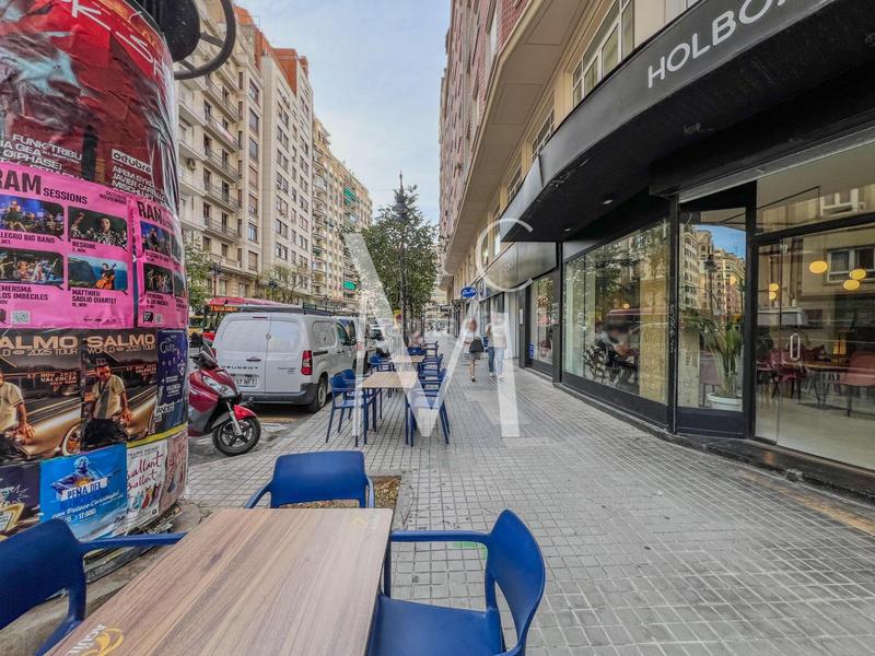 Foto b0d56aaf-eba0-4386-afb4-2e0d212fe9b5. Transfer business premise in El Mercat Valencia