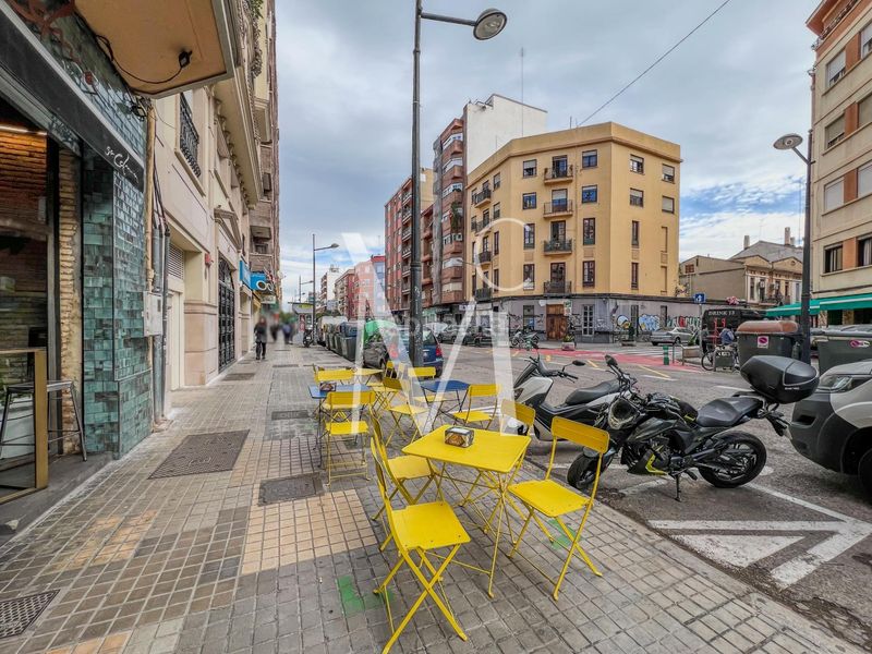 Foto 0ba04f59-3d26-42d9-9cae-cac740f90344. Traspàs local comercial a Jaume Roig Valencia