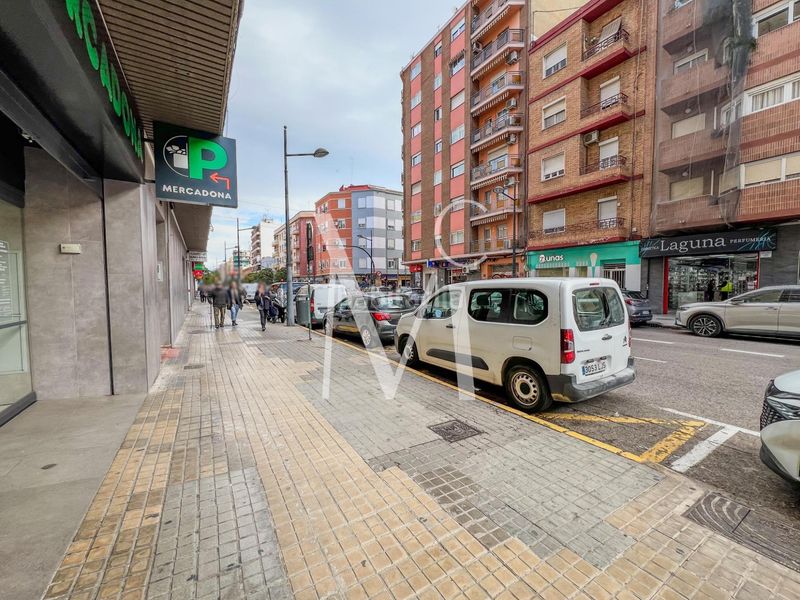 Foto 887714f2-b6c4-4055-8f02-3670d47480a1. Traspàs local comercial a Jaume Roig Valencia