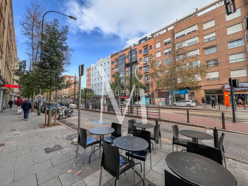 Foto b9f54086-5eec-49f4-83c7-177ed86b9df7. Traspàs local comercial a Jaume Roig Valencia