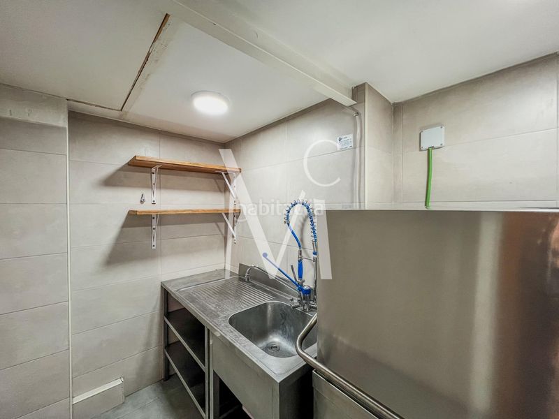 Foto 2528c1a6-efa2-4376-bb04-6293f29ada49. Traspàs local comercial a Mestalla Valencia