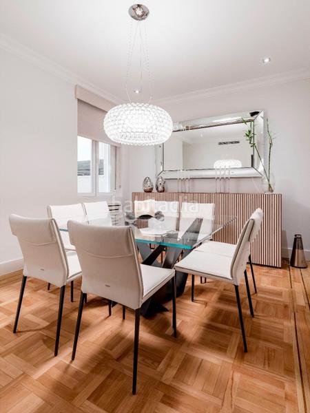 Foto bc7c808b-f3a9-43ae-86af-405d59df1e25. Piso el lujo de vivir en los Jerónimos en Jerónimos Madrid