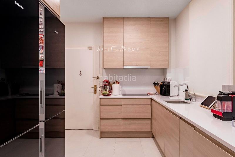 Foto e5ae95b9-6936-4dd2-9db1-496360e68c24. Piso el lujo de vivir en los Jerónimos en Jerónimos Madrid