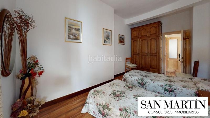 Foto 01aa8533-8ab0-46cd-8bdd-d15c3e8e0e9c. Edificio en calle la aldea 5 en Comillas