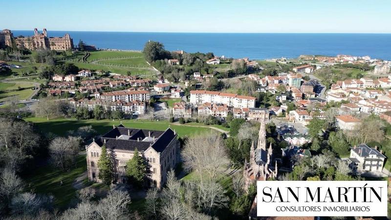 Foto b2ed6de7-914f-4124-911e-0e12a92b6051. Edificio en calle la aldea 5 en Comillas