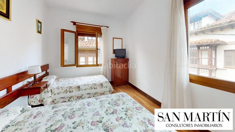 Foto b3d86900-e463-47d2-b07e-ba629ffa48aa. Edificio en calle la aldea 5 en Comillas