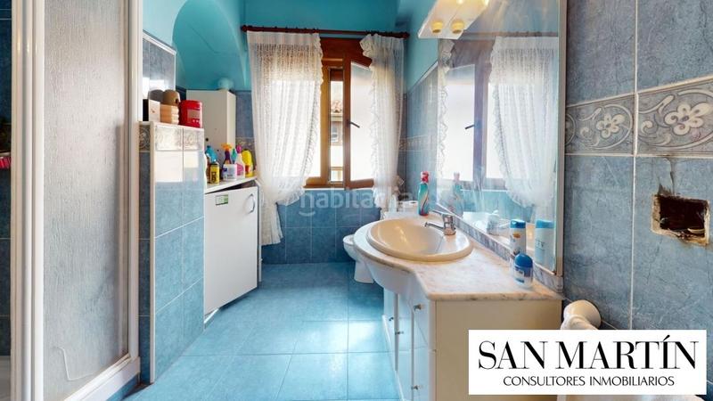 Foto e062d683-6ba6-4766-b257-dc6764215f7d. Edificio en calle la aldea 5 en Comillas