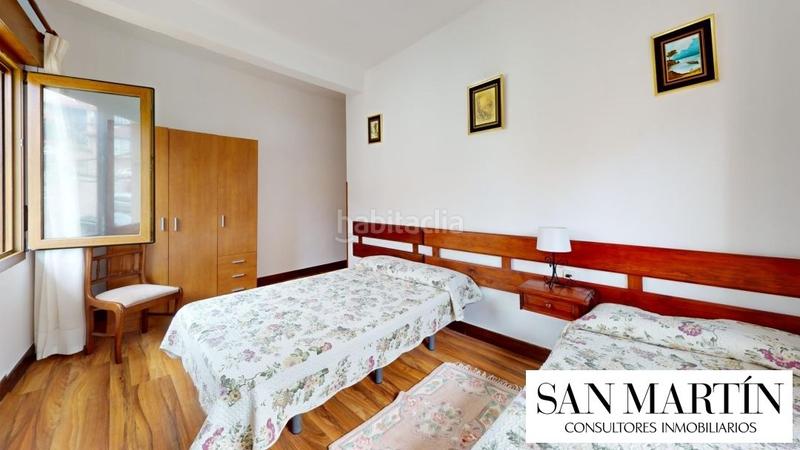 Foto e2b9dd60-5712-420f-aaca-45e5d6b8ed66. Edificio en calle la aldea 5 en Comillas