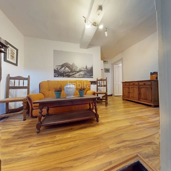 Foto 472930d9-bd36-404c-a520-7ee5da21bd59. Edifici a calle la aldea 5 a Comillas