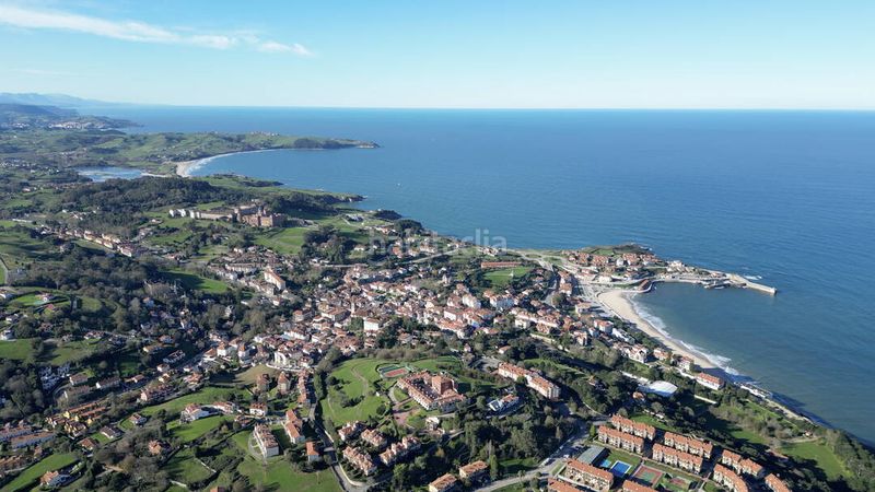 Foto 71994f9c-7a73-4c74-ad0d-8f864acefcc7. Edifici a calle la aldea 5 a Comillas