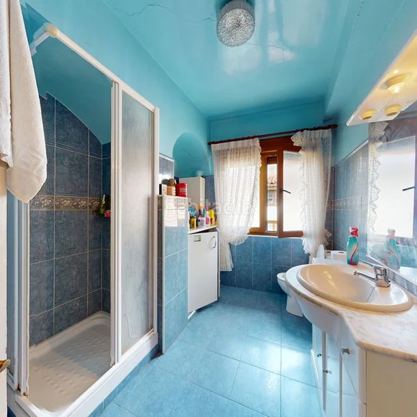 Foto bc776d47-87cc-4ab3-a386-579be539e1f0. Edifici a calle la aldea 5 a Comillas