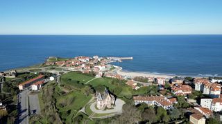 Casa in Calle la aldea 5. Exclusiva vivienda en el corazón de comillas