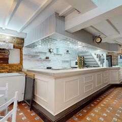 Local Comercial a Calle la aldea 5. Edificio comercial en rentabilidad restaurante y hospedaje