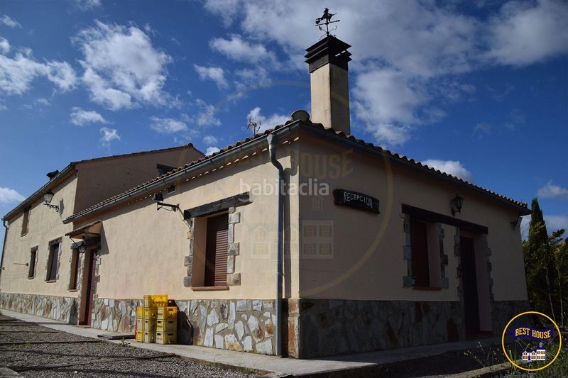 Foto f4172b2a-6a6b-4bf8-8ce3-dbd38998874d. Masia amb aparcament a Cañada del Hoyo