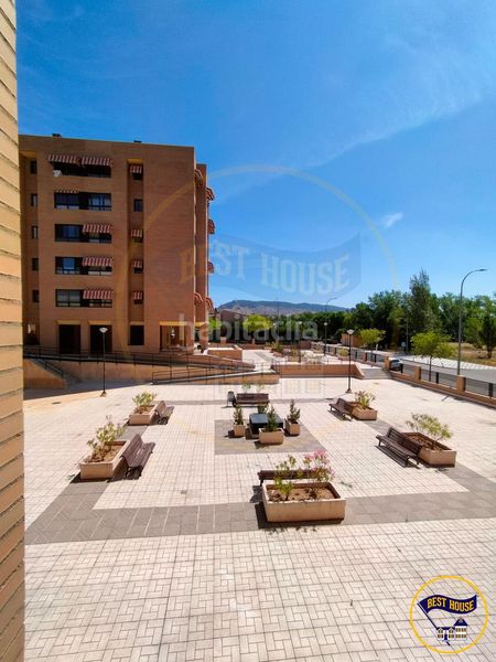 Foto cd8fae8e-0c30-4a44-9d74-9b53a1944748. Flat with heating parking pool in Alameda Cuenca