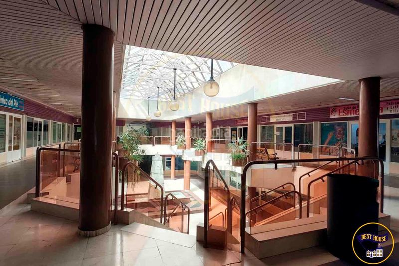 Foto b2299c2c-996b-4928-8ec1-13c518b30244. Local comercial a Centro Cuenca