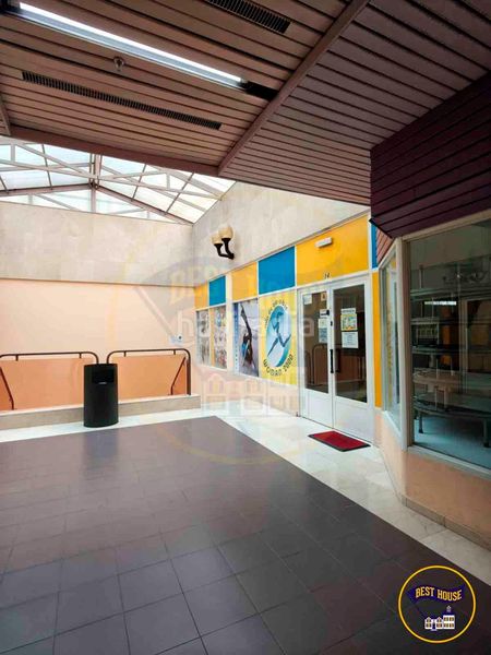 Foto d3795376-fad9-4250-80f0-0a23fd653f35. Local comercial a Centro Cuenca