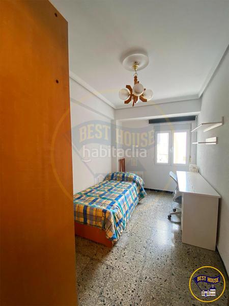 Foto 2bdcf1a5-5ba8-4dd9-9c69-113bf722d1cc. Alquiler piso  en el alquiler de 4 habitaciones para estudiantes en Cuenca