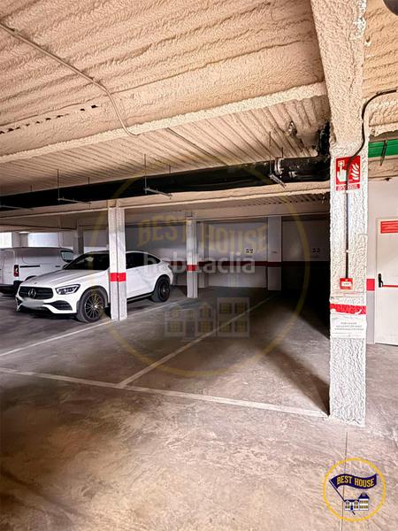 Foto 2377c477-50c4-4a17-92b6-f56773741940. Car parking in Centro Cuenca