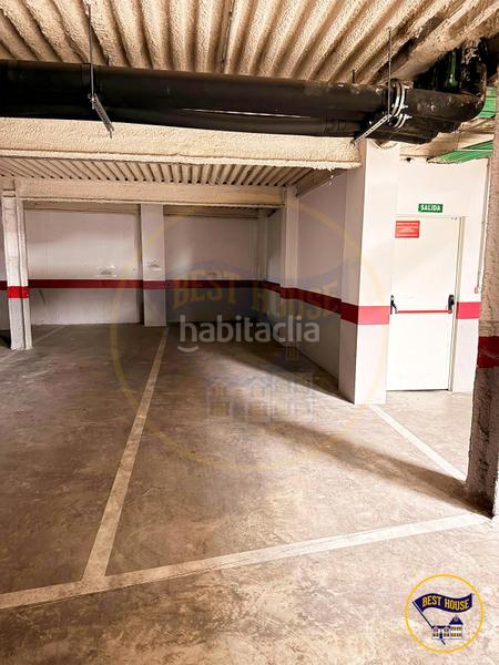 Foto 9837b00c-6715-40cf-9f39-1a525941d009. Car parking in Centro Cuenca