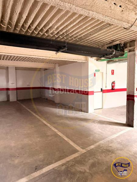 Foto b8456567-70a8-43db-b117-58f62e7ecf81. Car parking in Centro Cuenca