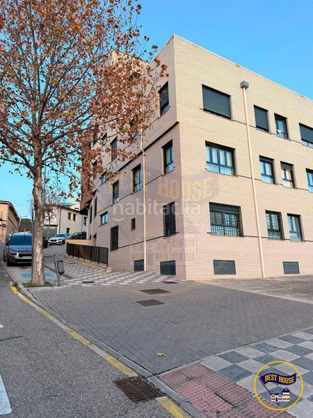 Foto f97ff40d-d457-4eeb-b397-3d5b39e8a1c3. Car parking in Centro Cuenca