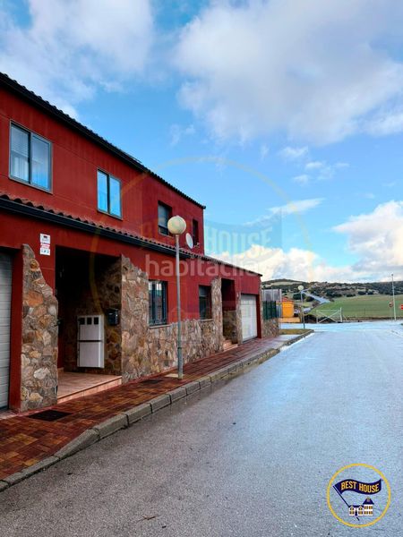 Foto b87130cc-ba06-4ea3-92e9-bb1901683d39. Casa adossada amb aparcament a Villar de Olalla