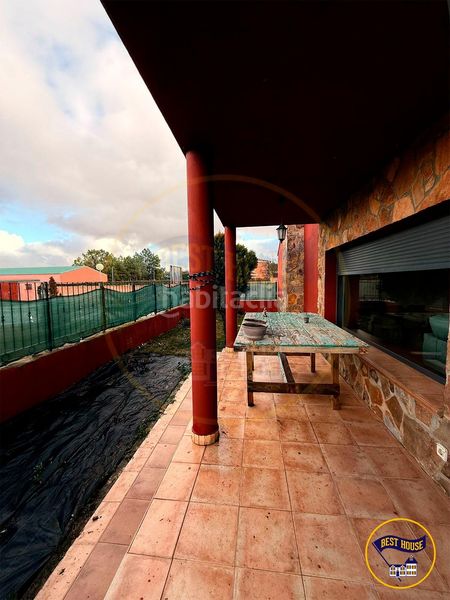 Foto be5ca751-a0a7-4f46-a7b0-5efacd5b7b1d. Casa adossada amb aparcament a Villar de Olalla