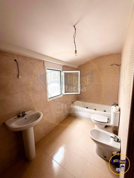 Foto 0bd8d814-1c5b-4e86-b11e-e41b7ed1257c. Casa adossada amb calefacció aparcament a Fuensanta - Universidad Cuenca