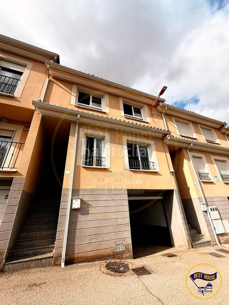 Foto c9a2a880-864d-40bd-bc88-2c81fd7a4482. Casa adossada amb calefacció aparcament a Fuensanta - Universidad Cuenca