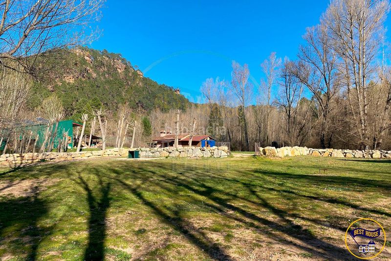 Foto 73546c7f-8cfc-4cd0-823b-9b17bd2f343d. Masia amb aparcament a Boniches