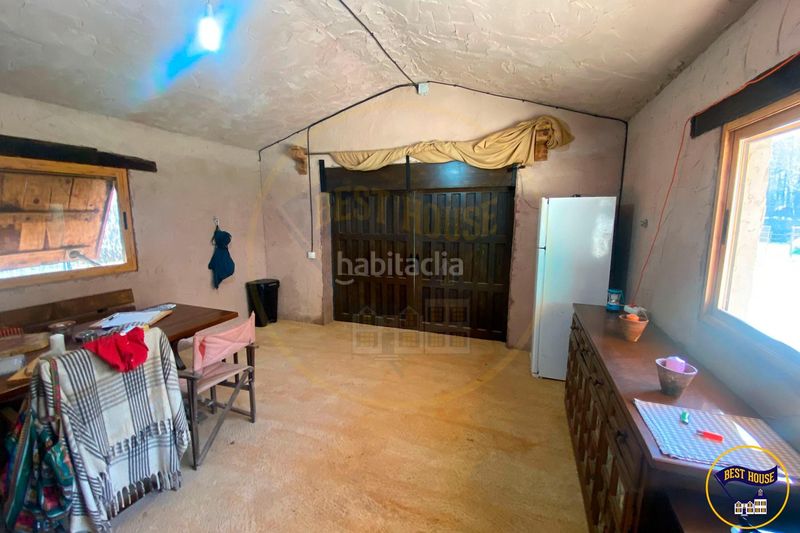 Foto c0fbd24a-005b-4dc8-a3cc-5ac58cfe9039. Masia amb aparcament a Boniches