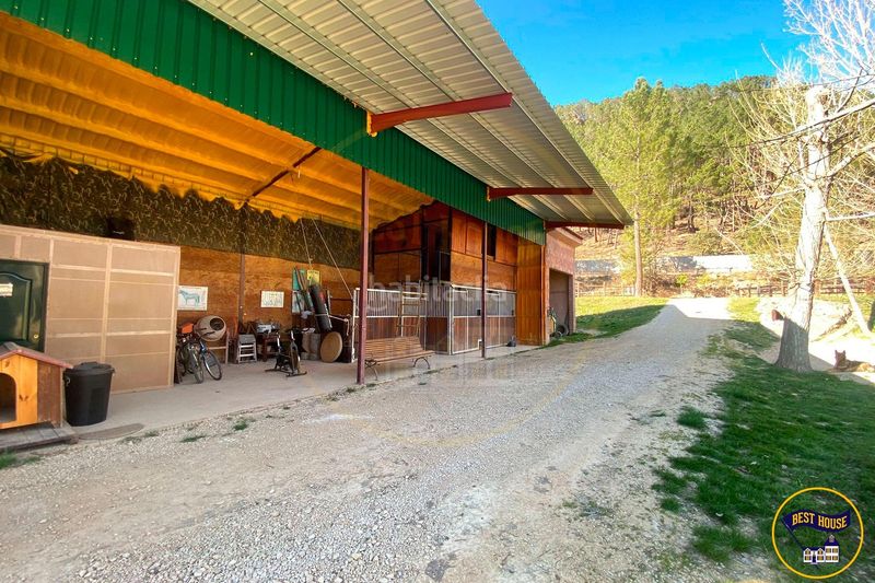 Foto fe97e372-9952-4e2e-b7e9-f5937ba94600. Masia amb aparcament a Boniches