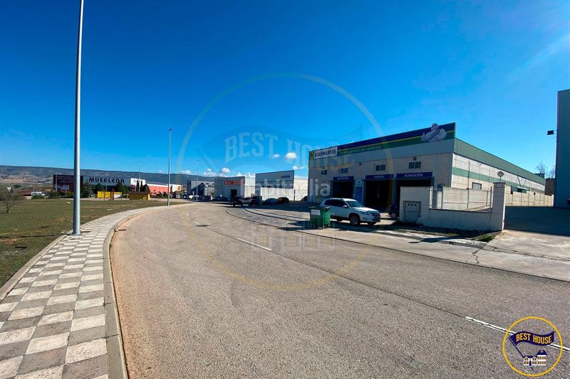 Foto 8e5c3a08-a1ed-438d-a2c9-db8dd5ce5144. Nau industrial a Fuentes