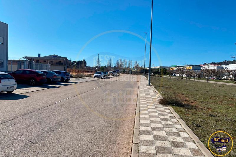 Foto ca0142c6-8327-4ca9-8b85-77f7ed664e01. Nau industrial a Fuentes