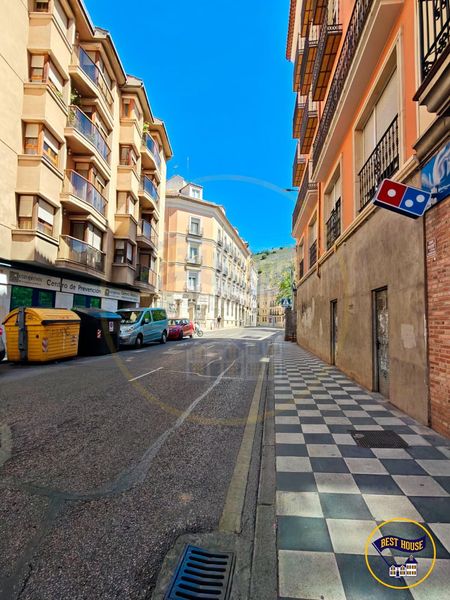 Foto 52e7c7d0-c82a-4e7a-a47e-d6144f29f9a4. Local comercial a Centro Cuenca
