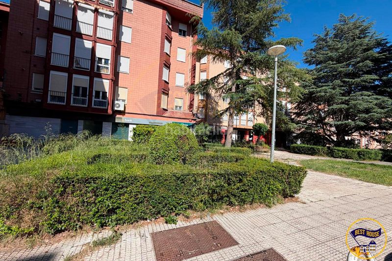 Foto 5c3e4b7b-d6e2-4e85-b676-9cd53eba615c. Local comercial a Alameda Cuenca