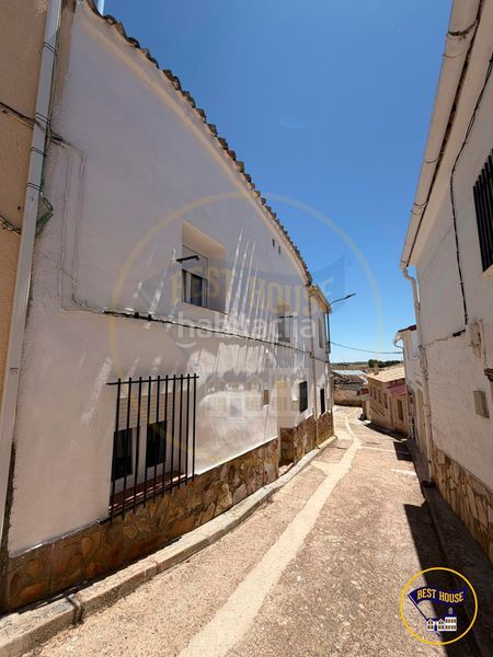 Foto bdd3fa3d-7b90-42d4-a456-e44e0e0bd8e3. Masia a Altarejos
