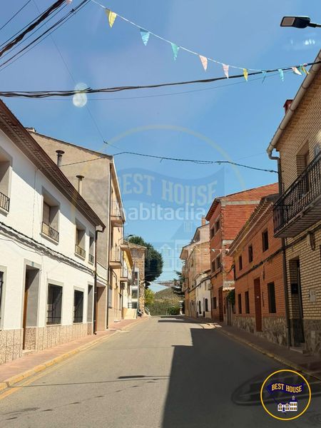 Foto cf399798-46ff-4417-a621-b231793e7c14. Casa adossada amb calefacció aparcament a Valeras (Las)
