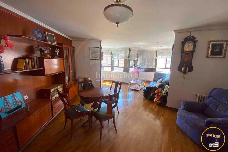 Foto c3bd046b-7ea7-4912-abae-fc6a16d84a71. Flat with heating in Centro Cuenca