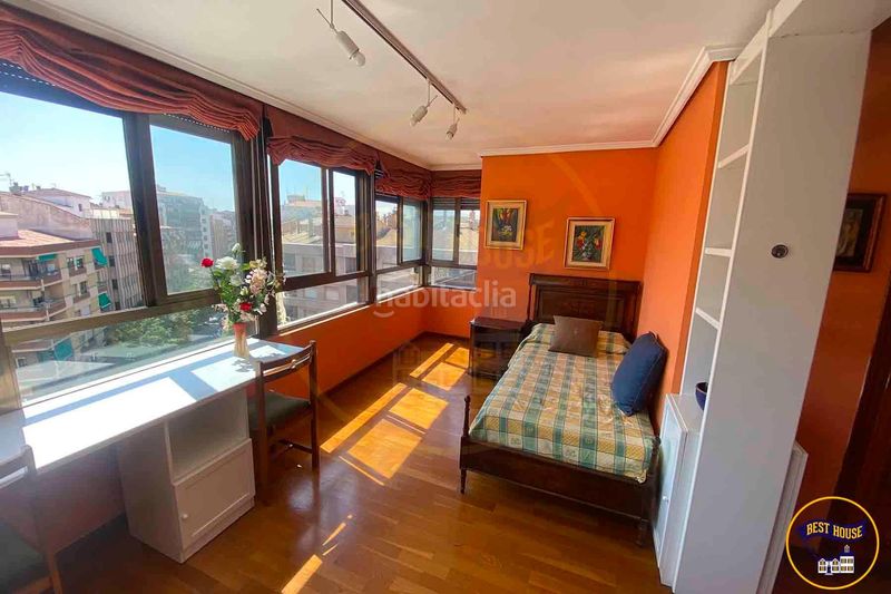 Foto c80c165f-8a8e-4f8f-ba11-d2100987f2f8. Flat with heating in Centro Cuenca