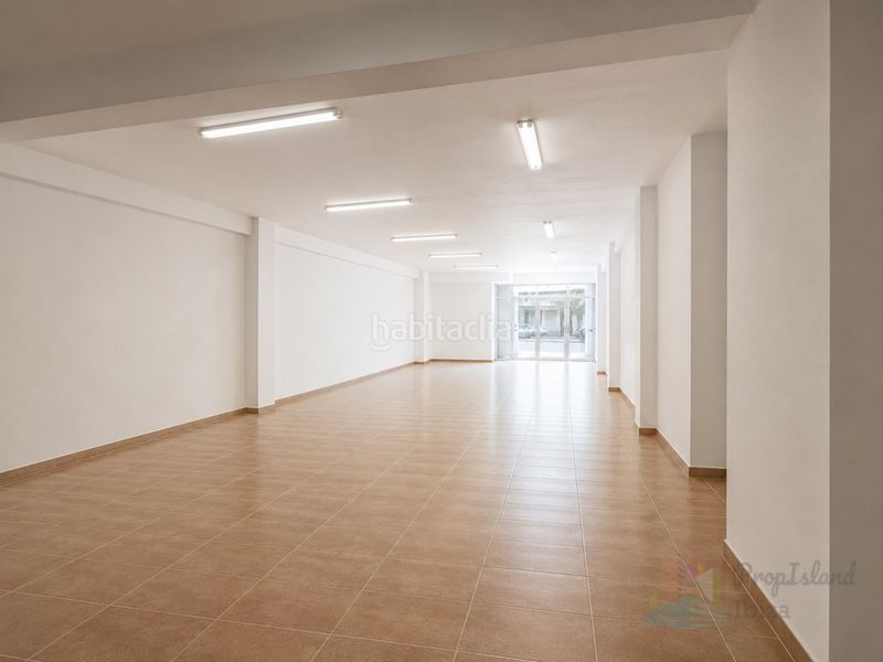 Foto f7b78329-8054-469e-bd55-cdefd79eeac9. Local comercial a Puig des Molins Ibiza