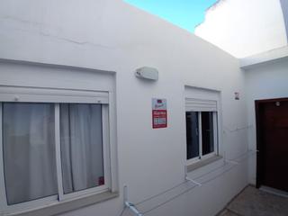 Appartement  N/a. Piso en planta baja en zona tranquila de san antonio, ideal como