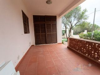 Planta baixa  Calle sabadell. Bajo con jardín esquinero de 360 m de parcela, terrazas, vistas