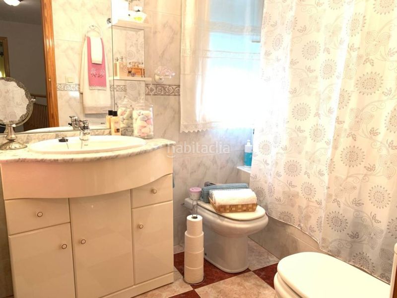 Foto b5f00b73-7e6a-4ac1-8018-cd02dfe0a94a. Casa amb aparcament a Baza